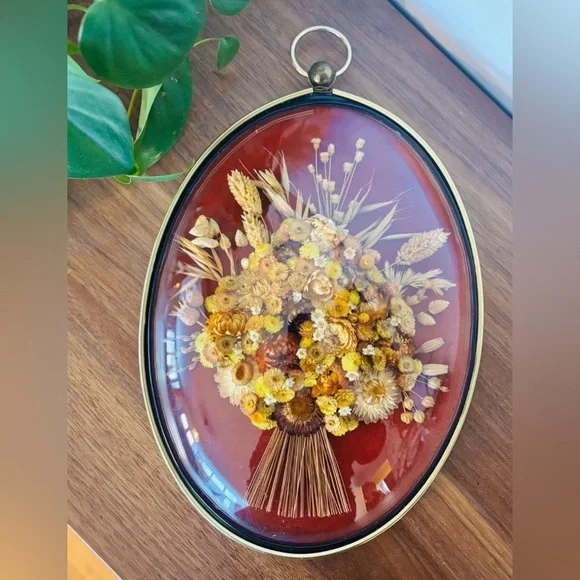 Vintage Belgian Floral Wall Art – Dried Flower Bouquet in Red Velvet Oval Frame - Picture 5 of 11